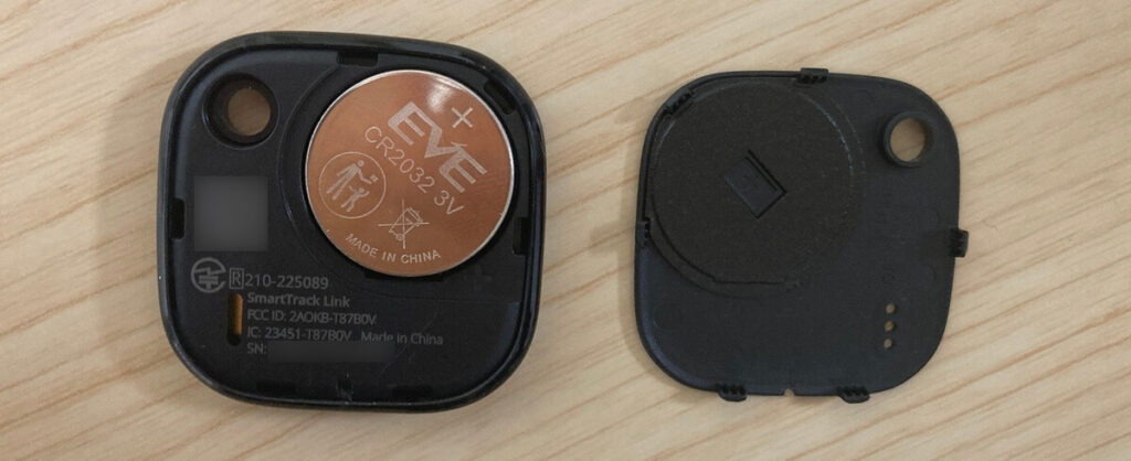 SmartTrack Linkの背面カバーを外した内部(電池がカバー側に付くこともある)